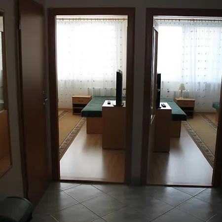 אכסניה Sd Jedlikova 5